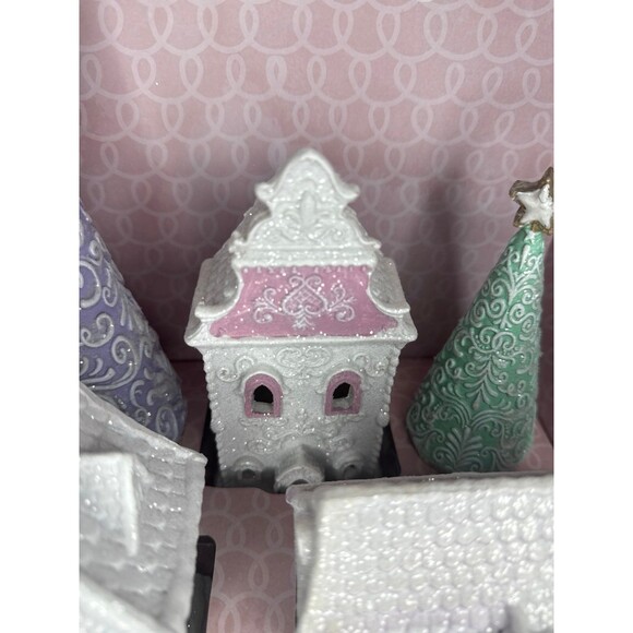 Cupcakes And Cashmere LED Gingerbread Village Set - Picture 4 of 6